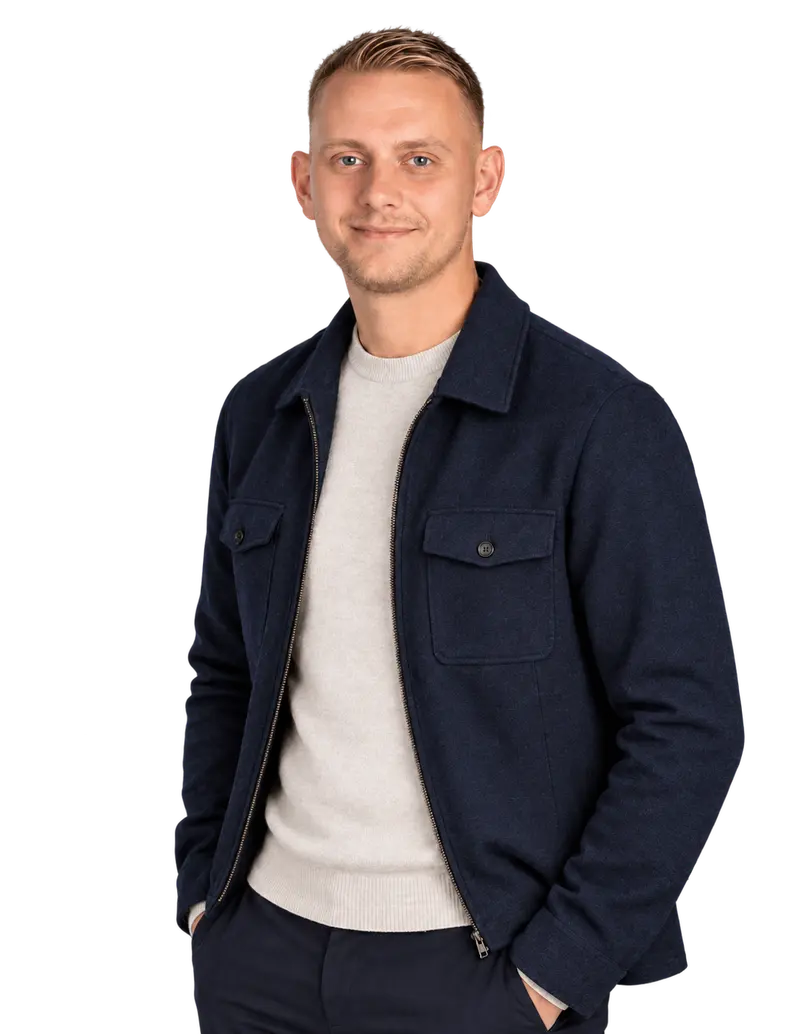 Portræt af Stefan Hilbert, webdesigner og udvikler hos Designet.