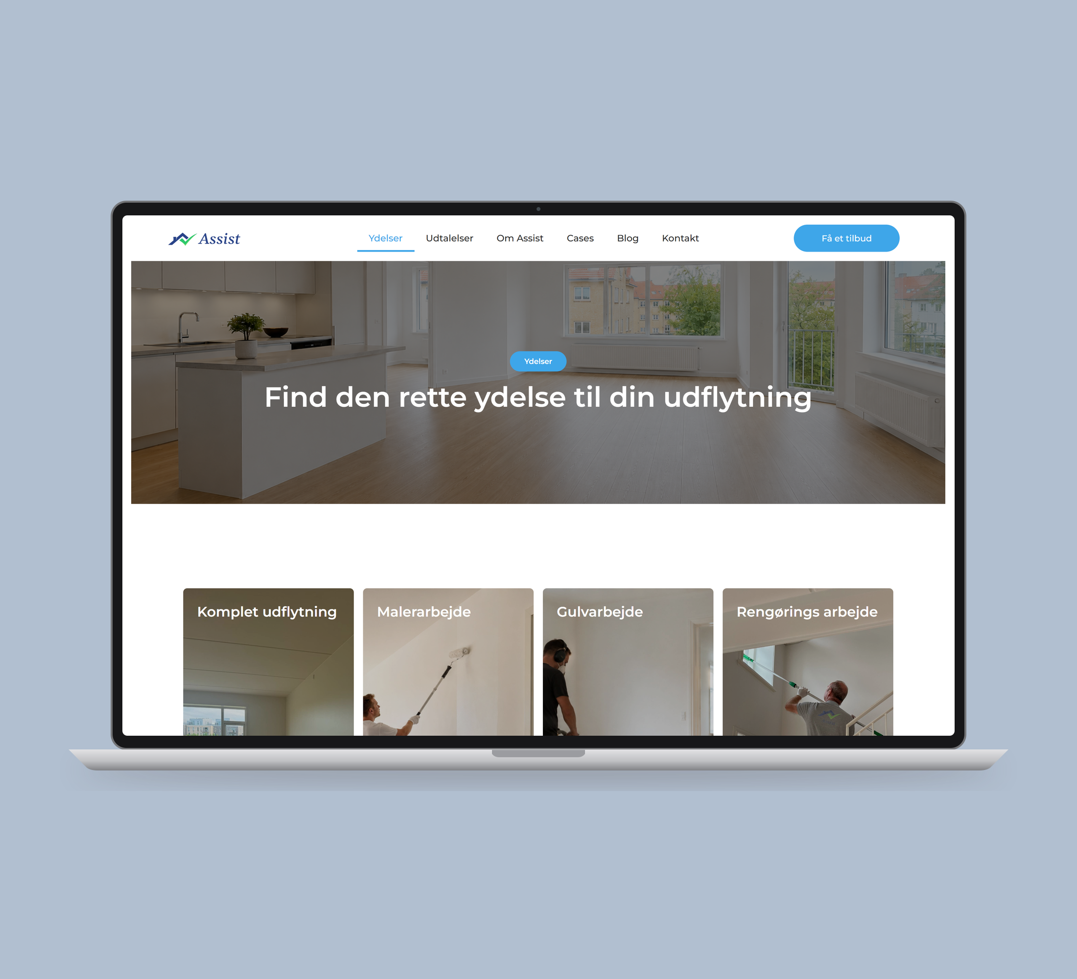 Assist You: ydelser vist lige forfra på laptop på en ensfarvet studiobaggrund.