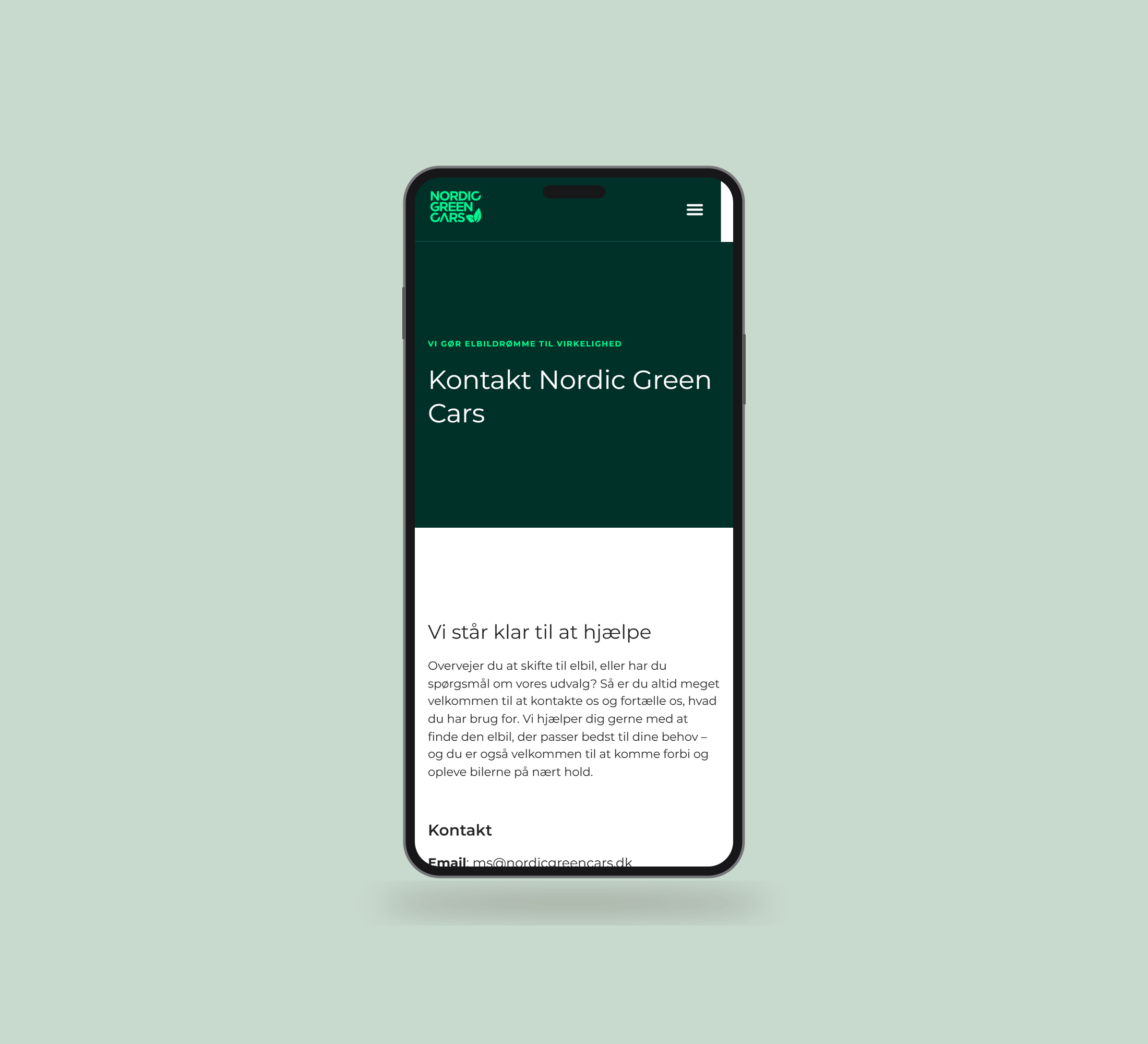Nordic Green Cars: kontakt vist lige forfra på mobil på en ensfarvet studiobaggrund.