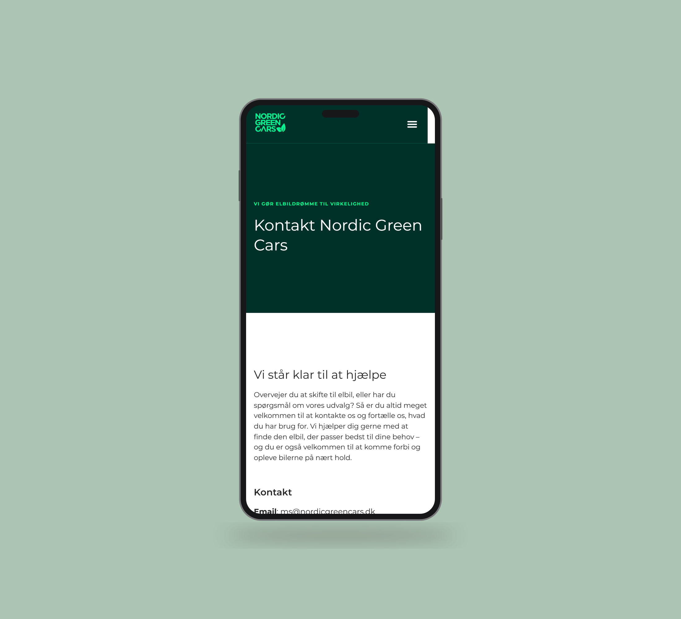 Nordic Green Cars: kontakt vist lige forfra på mobil på en ensfarvet studiobaggrund.
