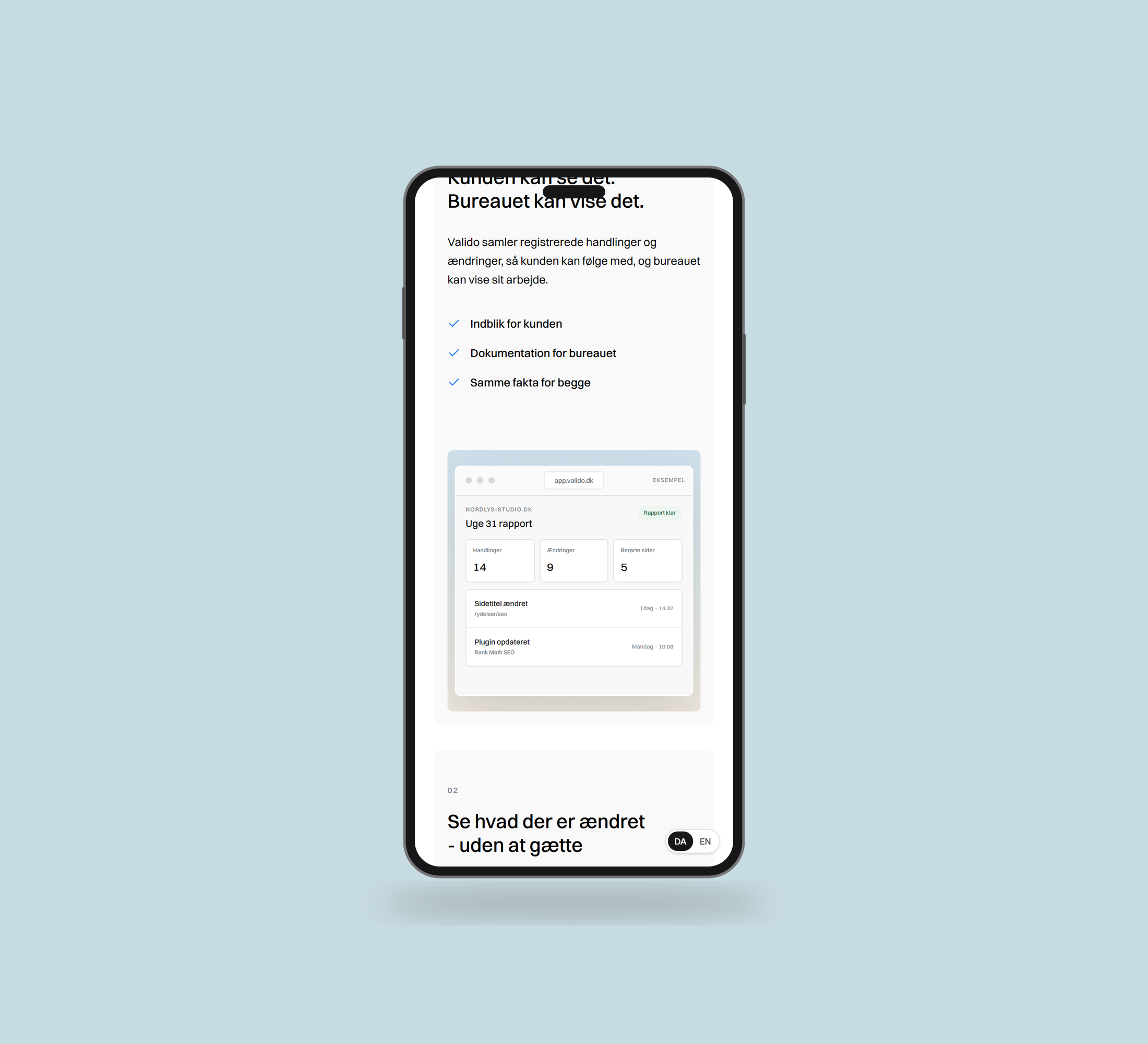 Valido: rapportering vist lige forfra på mobil på en ensfarvet studiobaggrund.